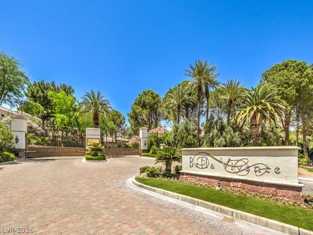 27 Via Paradiso Street, Henderson, NV 89011