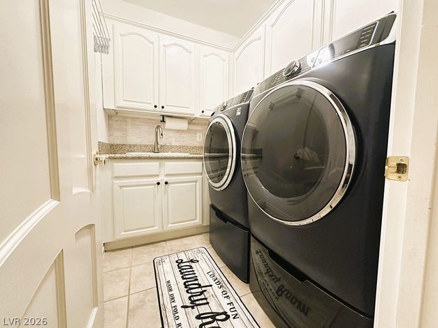 27 Via Paradiso Street, Henderson, NV 89011