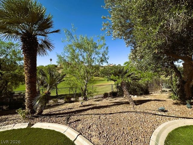 27 Via Paradiso Street, Henderson, NV 89011