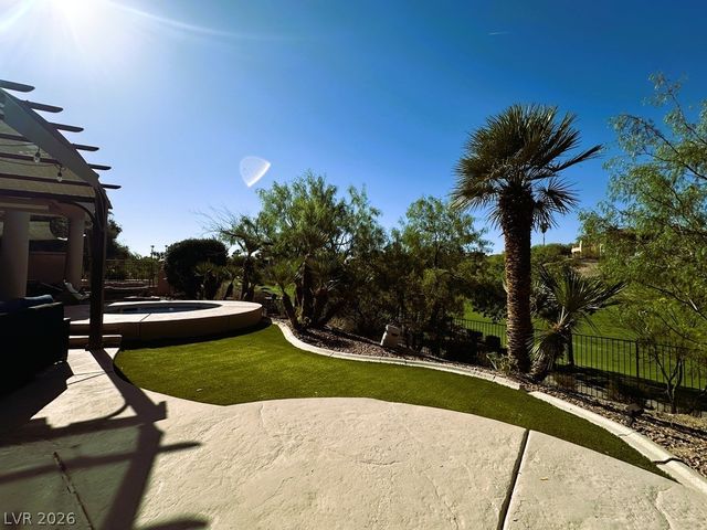 27 Via Paradiso Street, Henderson, NV 89011