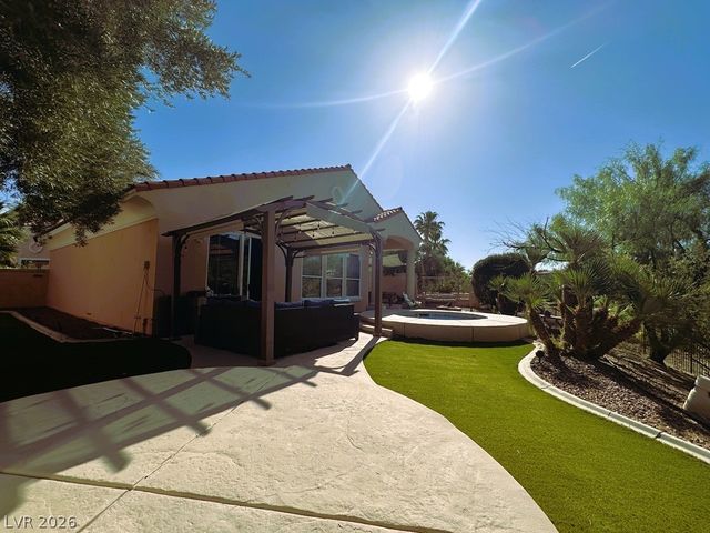 27 Via Paradiso Street, Henderson, NV 89011