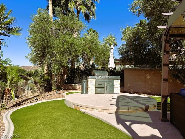 27 Via Paradiso Street, Henderson, NV 89011