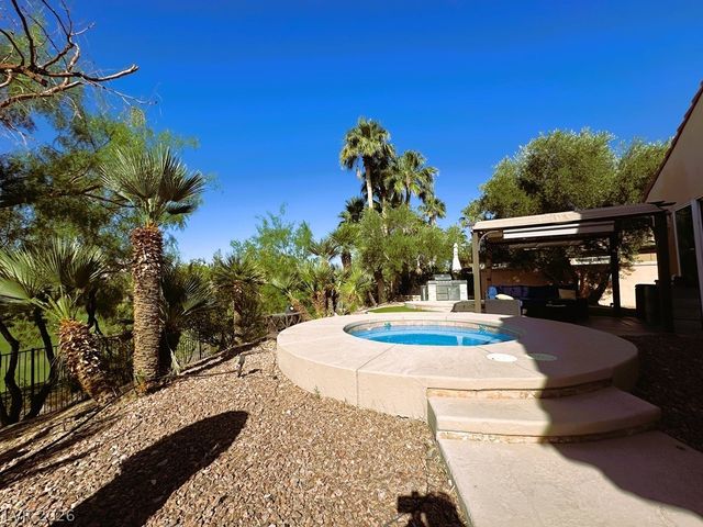 27 Via Paradiso Street, Henderson, NV 89011
