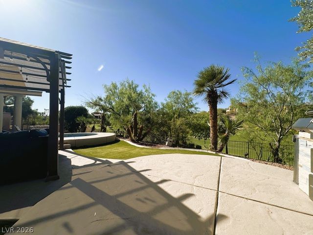 27 Via Paradiso Street, Henderson, NV 89011