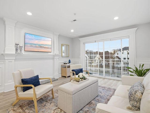 89 West Main 207, Northborough, MA 01532