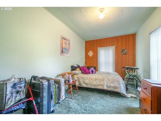 895 GLORY Dr, Eugene, OR 97404