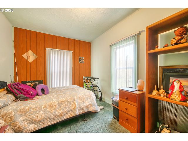 895 GLORY Dr, Eugene, OR 97404