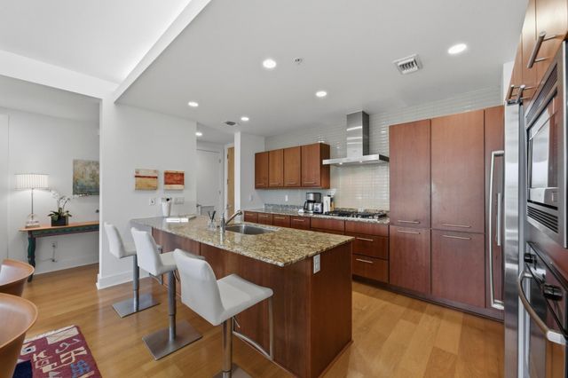 210 Lee Barton DR 401, Austin, TX 78704