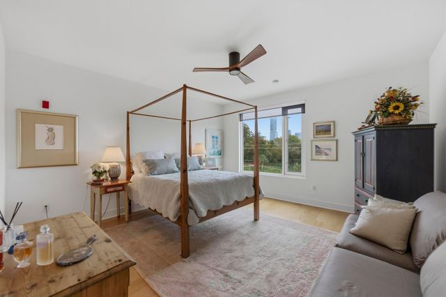 210 Lee Barton DR 401, Austin, TX 78704