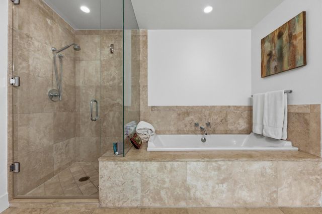 210 Lee Barton DR 401, Austin, TX 78704