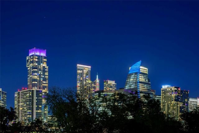 210 Lee Barton DR 401, Austin, TX 78704