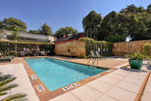 210 Lee Barton DR 401, Austin, TX 78704