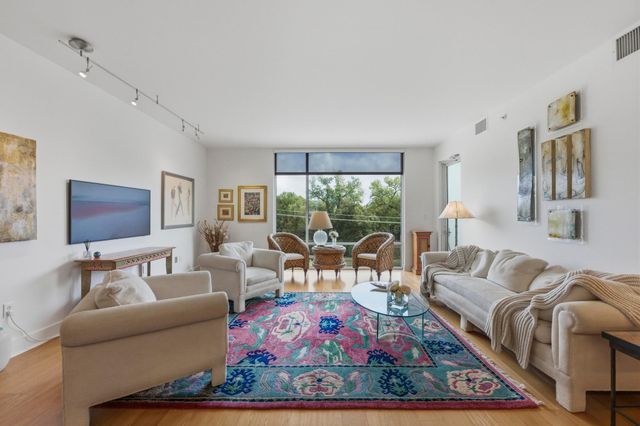 210 Lee Barton DR 401, Austin, TX 78704