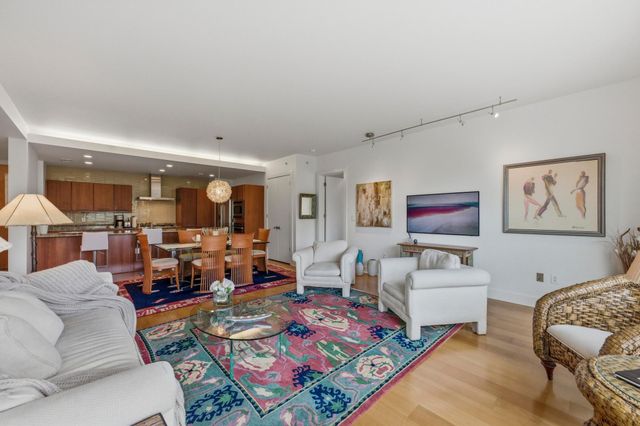 210 Lee Barton DR 401, Austin, TX 78704