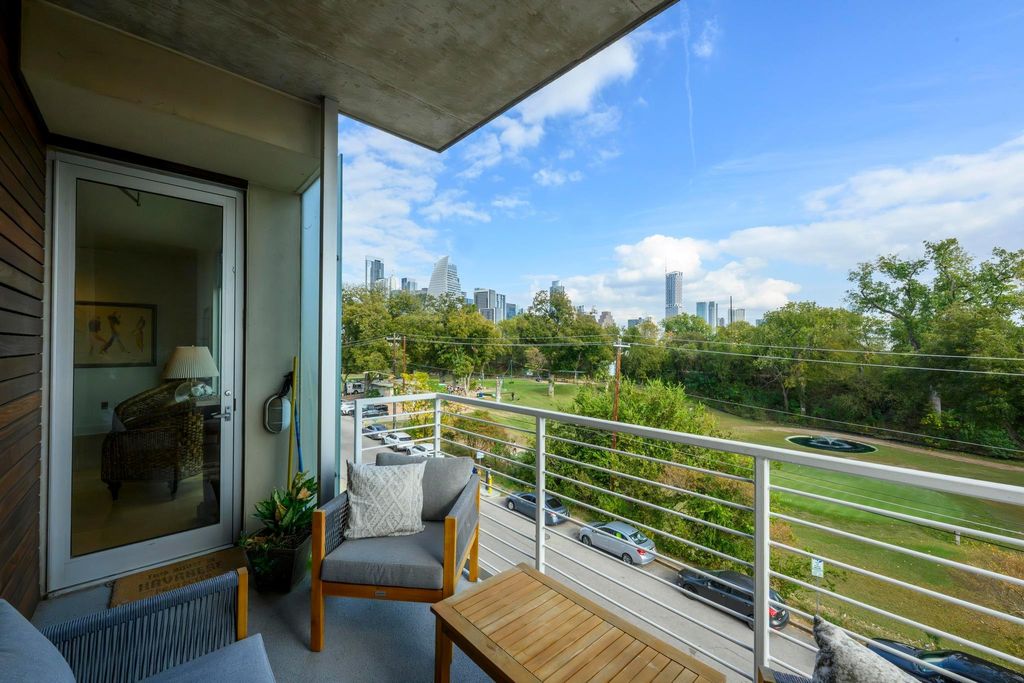210 Lee Barton DR 401, Austin, TX 78704