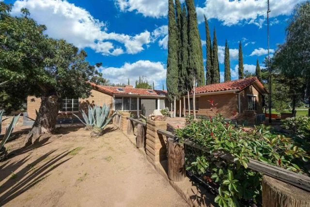 1077 Pine Street, Ramona, CA 92065