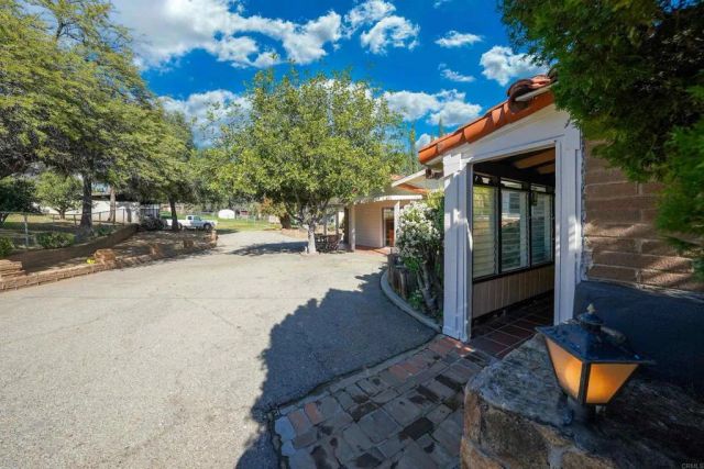 1077 Pine Street, Ramona, CA 92065