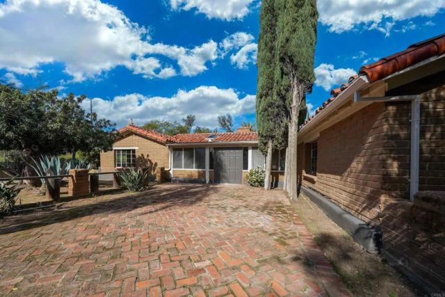 1077 Pine Street, Ramona, CA 92065