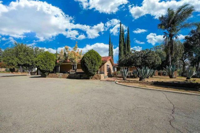 1077 Pine Street, Ramona, CA 92065