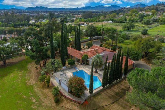 1077 Pine Street, Ramona, CA 92065