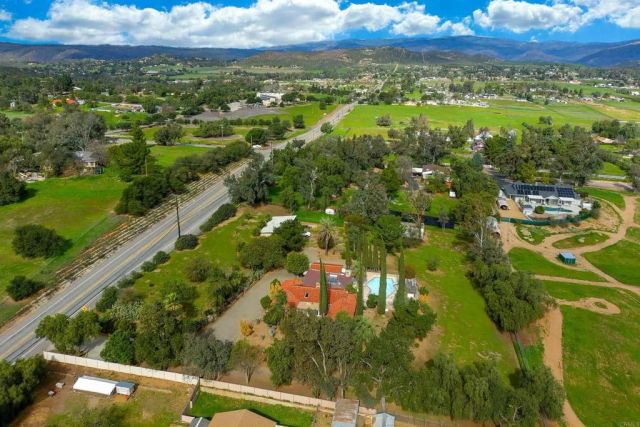 1077 Pine Street, Ramona, CA 92065