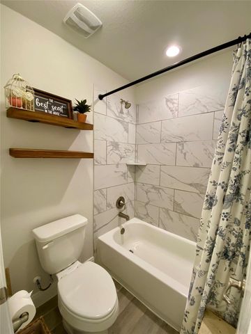 12106 Champions Forest Drive, Mont Belvieu, TX 77535