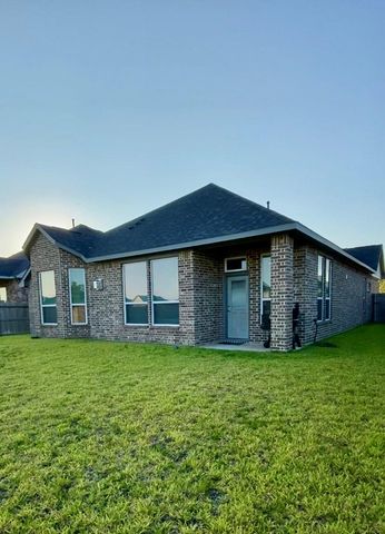 12106 Champions Forest Drive, Mont Belvieu, TX 77535