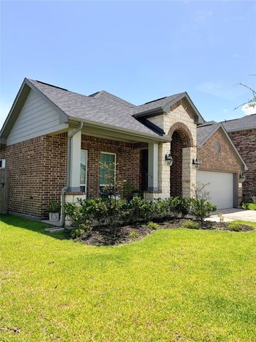 12106 Champions Forest Drive, Mont Belvieu, TX 77535