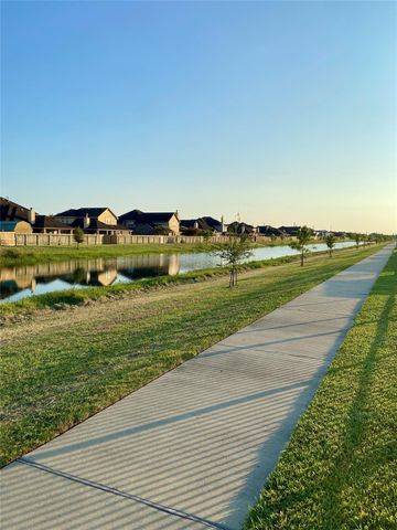 12106 Champions Forest Drive, Mont Belvieu, TX 77535