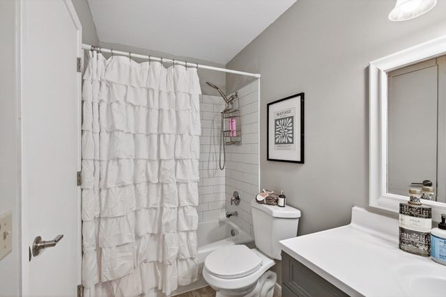 10381 Balsam Lane, Eden Prairie, MN 55347