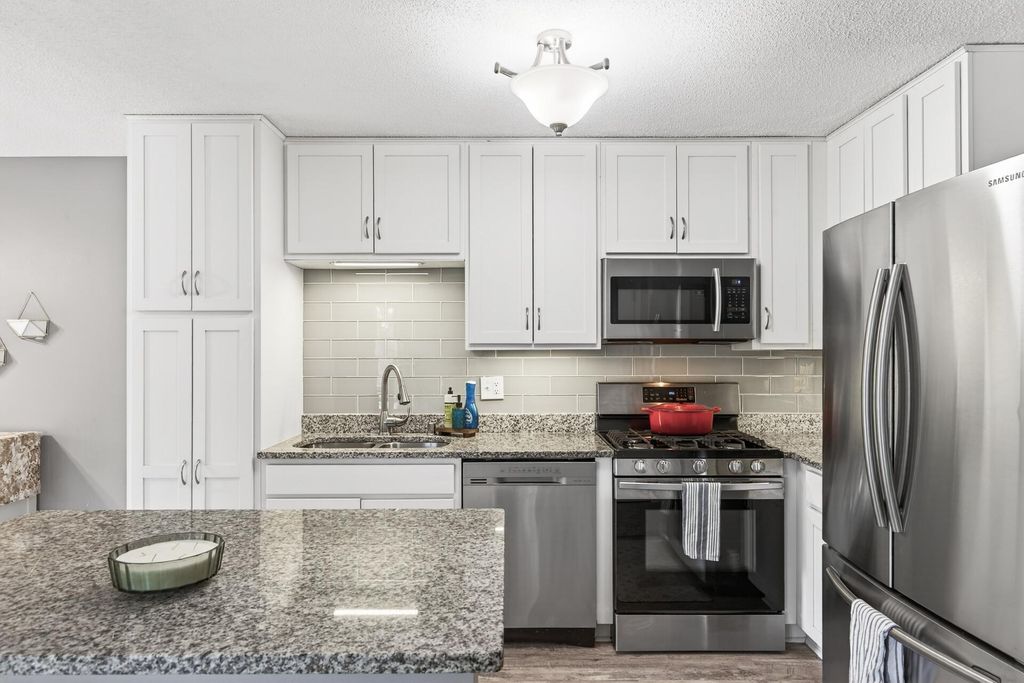 10381 Balsam Lane, Eden Prairie, MN 55347