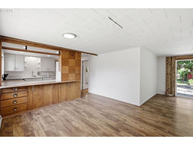 605 KOURT Dr, Eugene, OR 97404