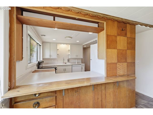 605 KOURT Dr, Eugene, OR 97404