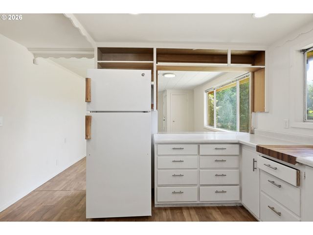 605 KOURT Dr, Eugene, OR 97404