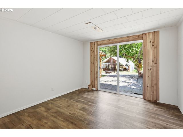 605 KOURT Dr, Eugene, OR 97404