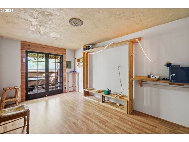 605 KOURT Dr, Eugene, OR 97404