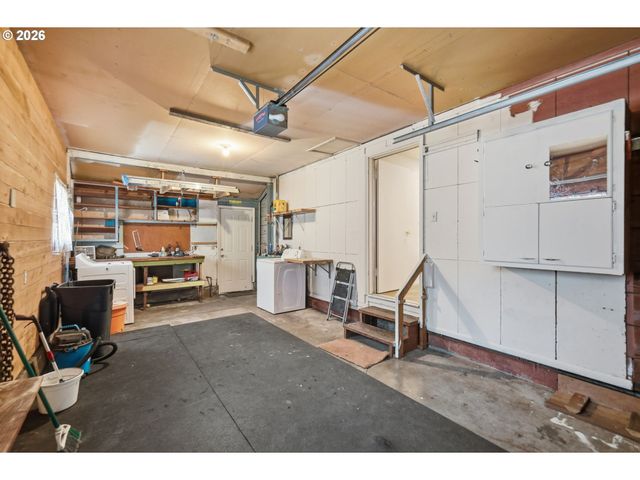 605 KOURT Dr, Eugene, OR 97404
