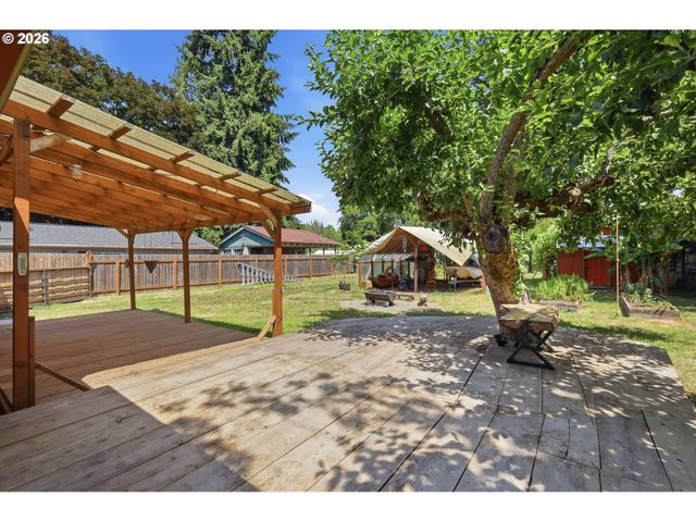 605 KOURT Dr, Eugene, OR 97404