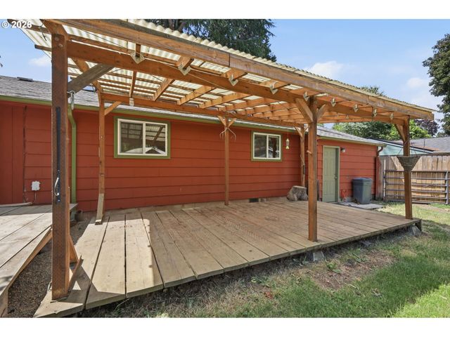 605 KOURT Dr, Eugene, OR 97404