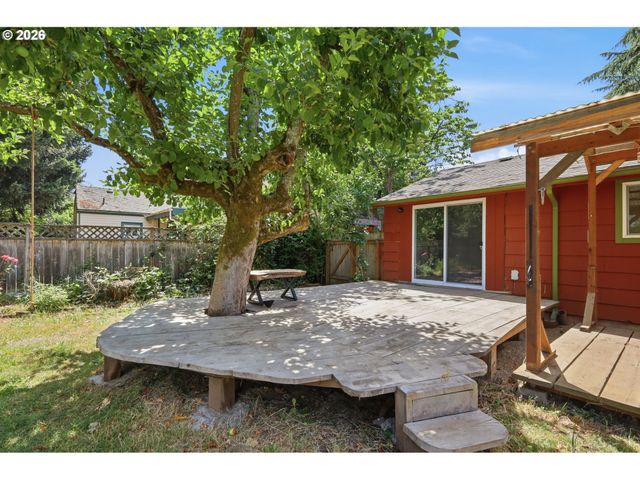 605 KOURT Dr, Eugene, OR 97404