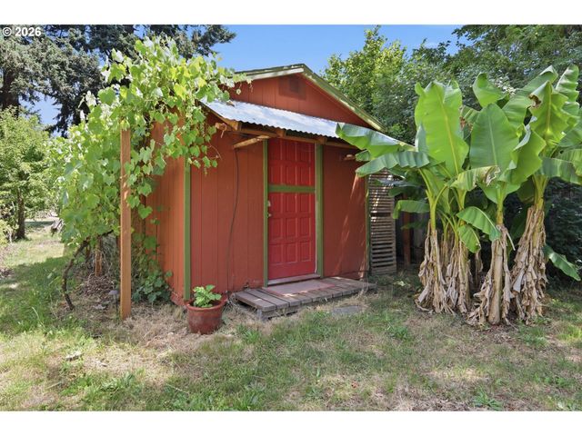605 KOURT Dr, Eugene, OR 97404