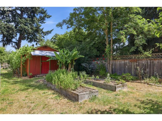 605 KOURT Dr, Eugene, OR 97404