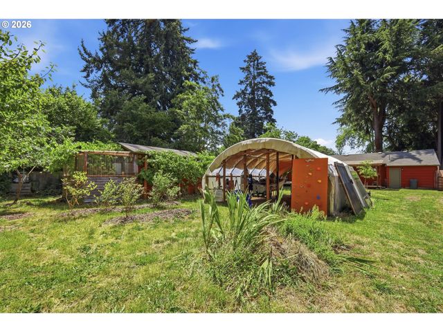 605 KOURT Dr, Eugene, OR 97404