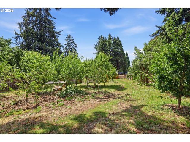 605 KOURT Dr, Eugene, OR 97404
