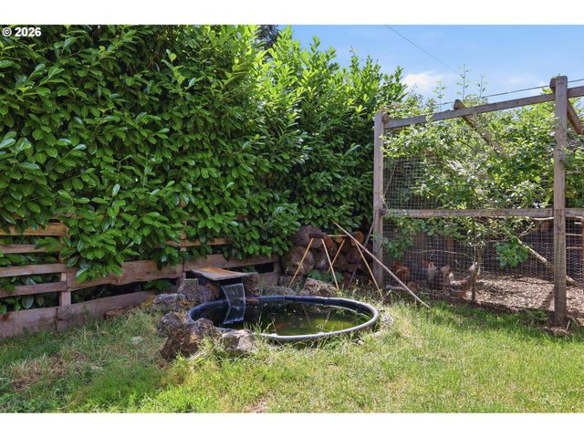 605 KOURT Dr, Eugene, OR 97404