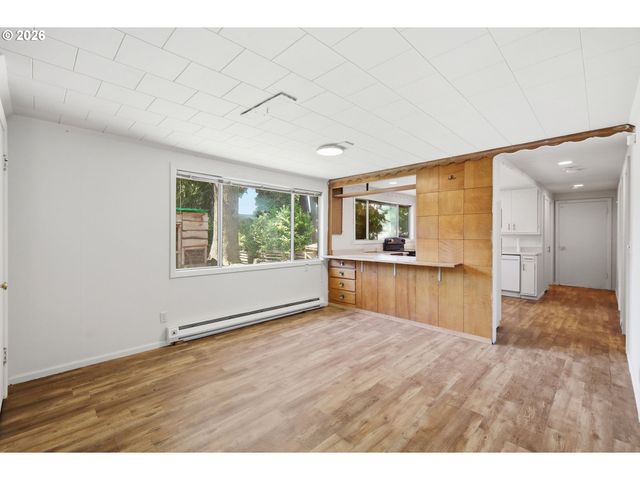 605 KOURT Dr, Eugene, OR 97404