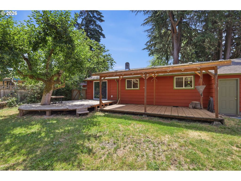 605 KOURT Dr, Eugene, OR 97404