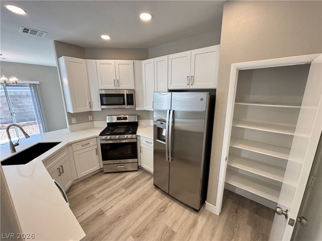 7224 Whisper Heights Court, Las Vegas, NV 89131