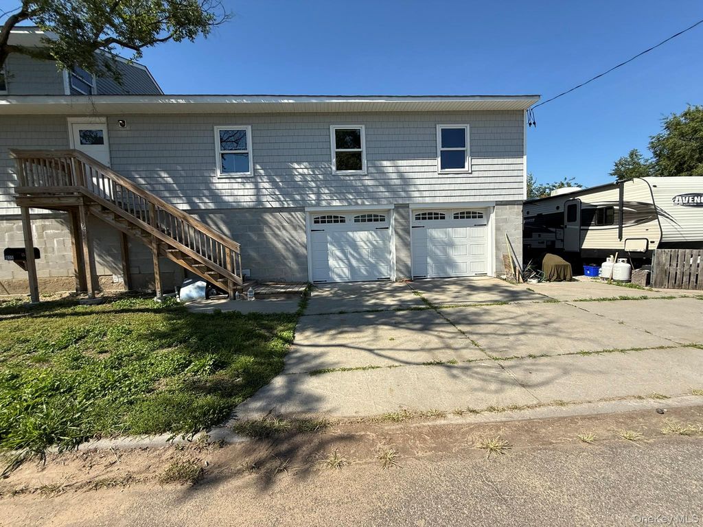 635 Warren Street, Baldwin Harbor, NY 11510