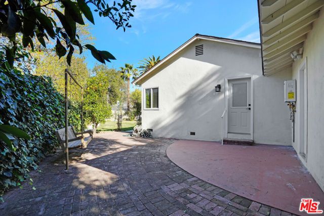 23153 Gonzales Drive, Woodland Hills (los Angeles), CA 91367